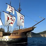 Captain's Place *