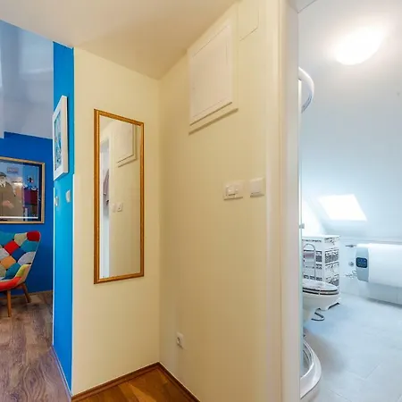 Captain's Place Apartment